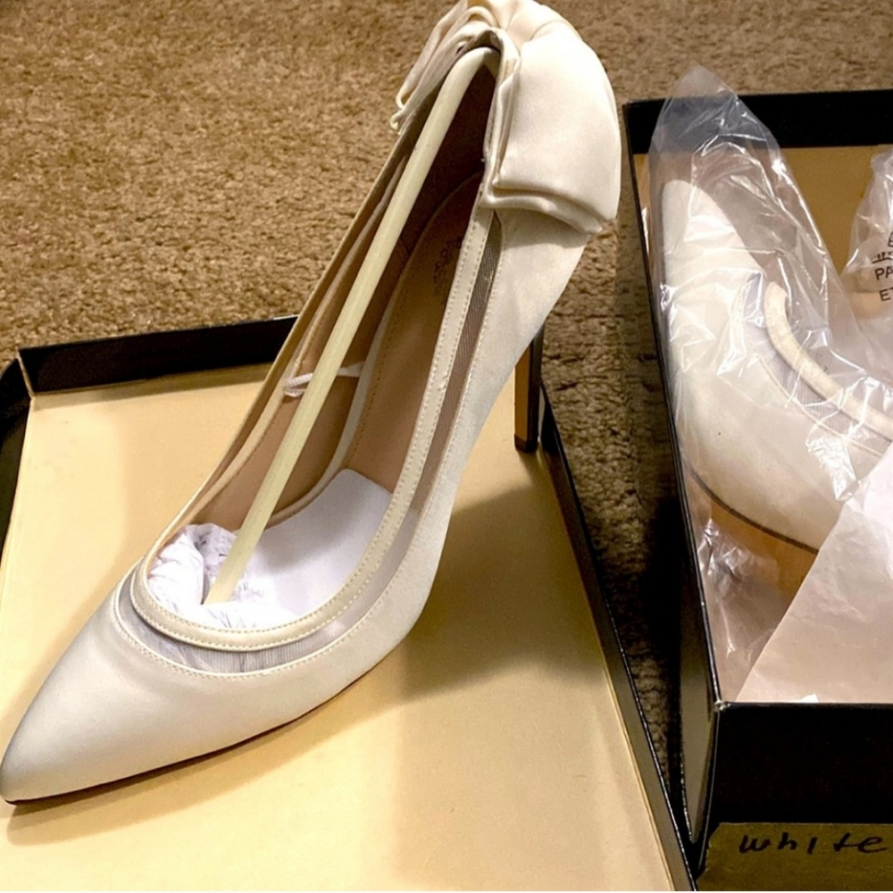 NwT Stunning lvory Pumps - BRAND NEW, still in the BoX HEELS!